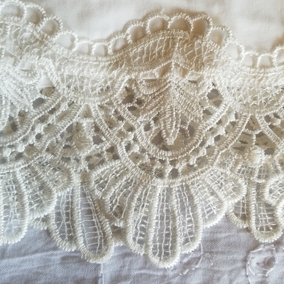 🐘⭐Beautiful Halter Top⭐ - Picture 3 of 5